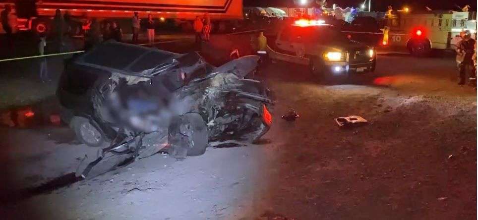 Mueren tres jóvenes al impactarse contra un tráiler  en carretera 57