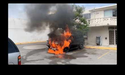 Se incendia camioneta de antisecuestros