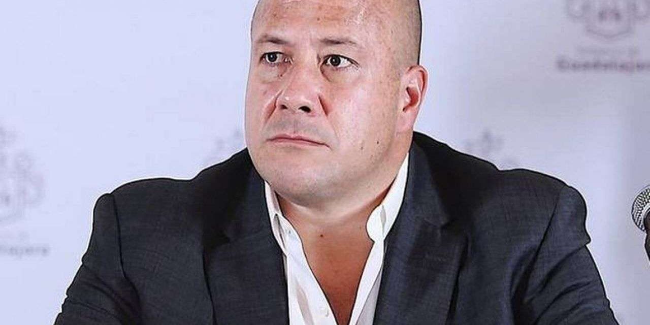 Amenazan al gobernador de Jalisco con narcomantas