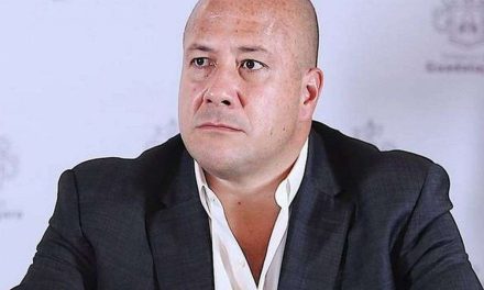 Amenazan al gobernador de Jalisco con narcomantas