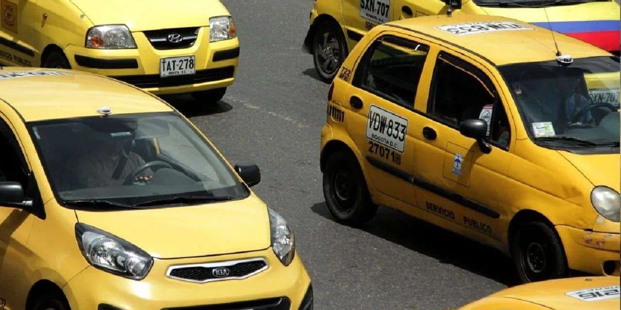 Mujer se arroja de taxi en movimiento para evitar ser violada (Video)