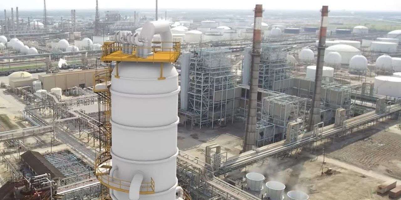 AMLO anuncia compra de refinería en Texas