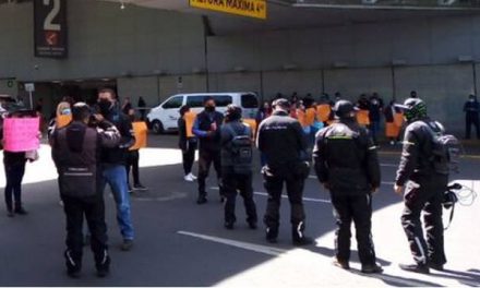 Protestan padres de niños con cáncer en CDMX