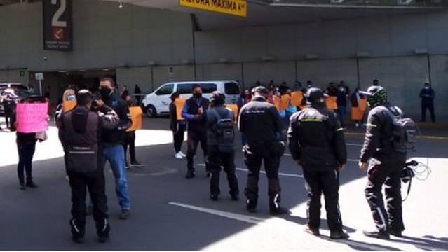 Protestan padres de niños con cáncer en CDMX