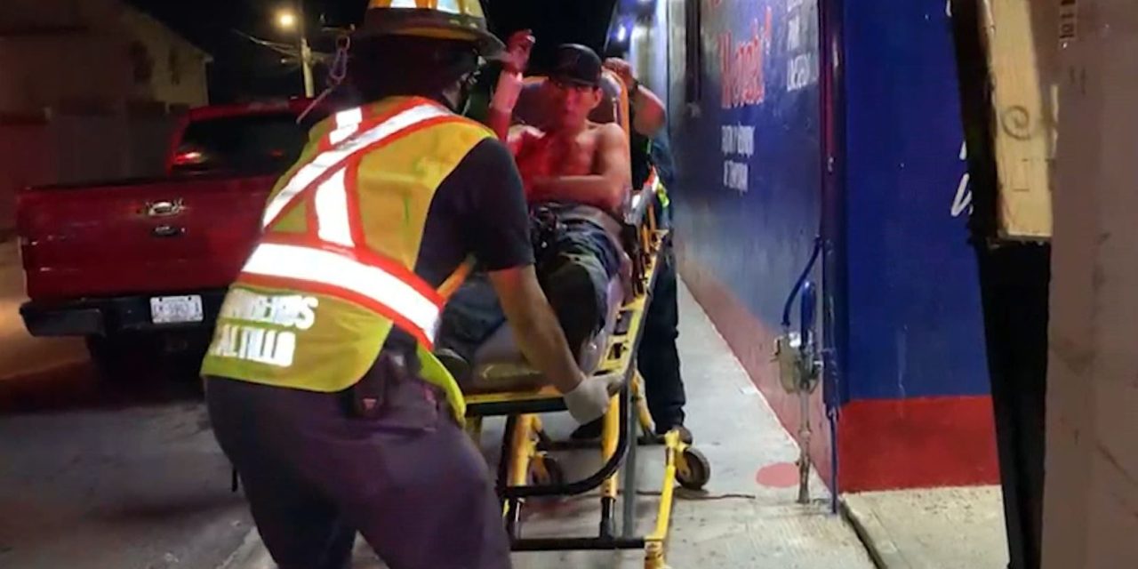 Intenta saltar barda termina bañado en sangre en Saltillo