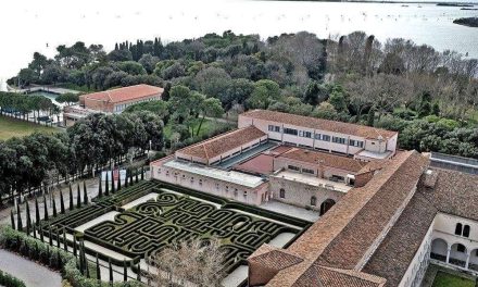 Venecia rinde homenaje a Borges con laberinto