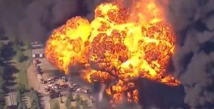 VIDEO. Momento en que explota planta química en Estados Unidos