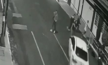 VIDEO. Trataban de que no manejara ebrio y él las arrolla en CDMX