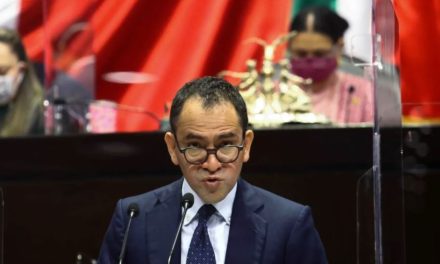 Herrera deja Hacienda; AMLO lo propone para gobernador de Banxico