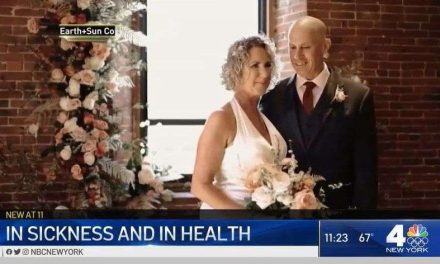 Hombre con Alzheimer propone matrimonio a su esposa… no recordaba estar casado