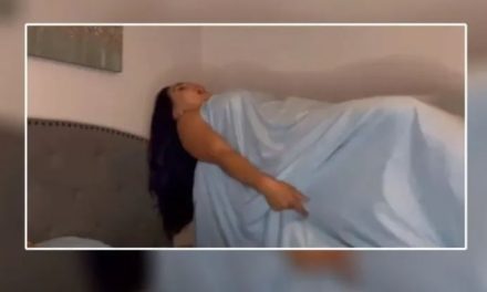 VIDEO. Finge estar poseída mientras su esposo duerme