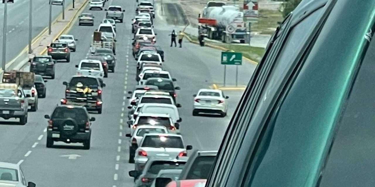 Se ‘alonchan’ para aplicarse la vacuna en Saltillo
