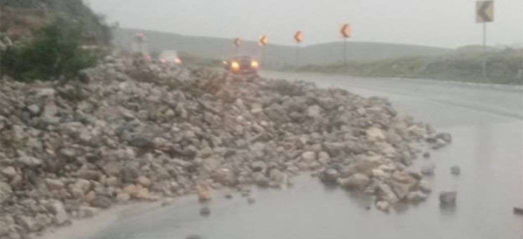 Lluvia provoca deslaves en carretera Saltillo-Monterrey