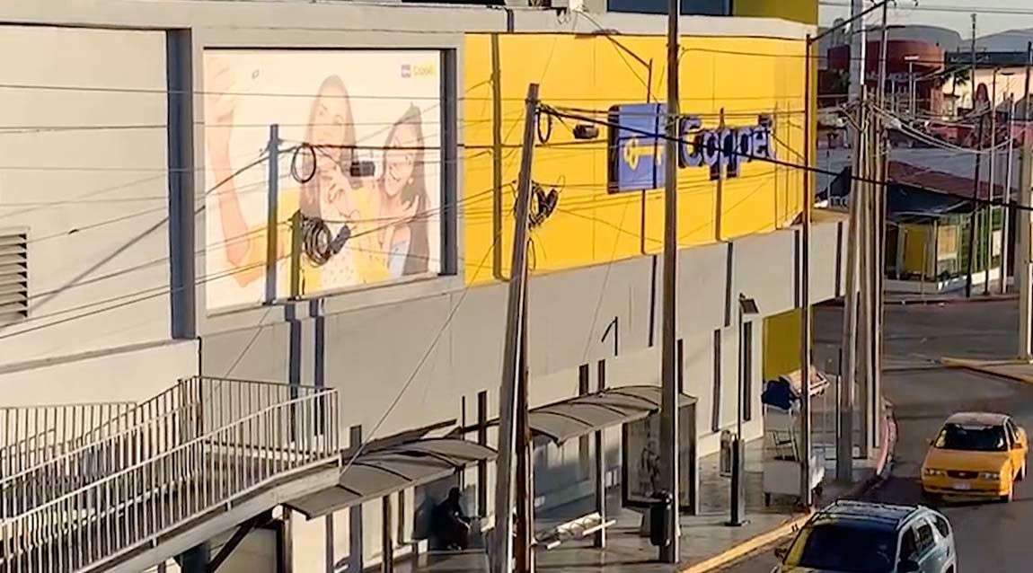 Entra a robar a Coppel, lo atoran por el ruido