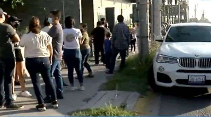 Hombres armados asaltan a votantes en  Monterrey