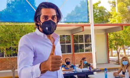 Antonio Attolini  llora luego de acudir a votar