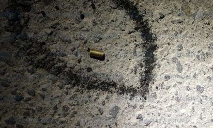 Joven orina casa de narcomenudistas y lo balean