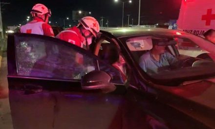 Auto en movimiento le dispara a mujer en Saltillo