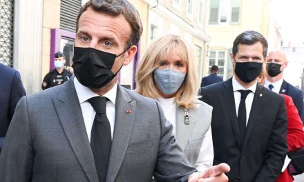 Dan 18 meses de prisión a hombre que cacheteó a presidente Macron