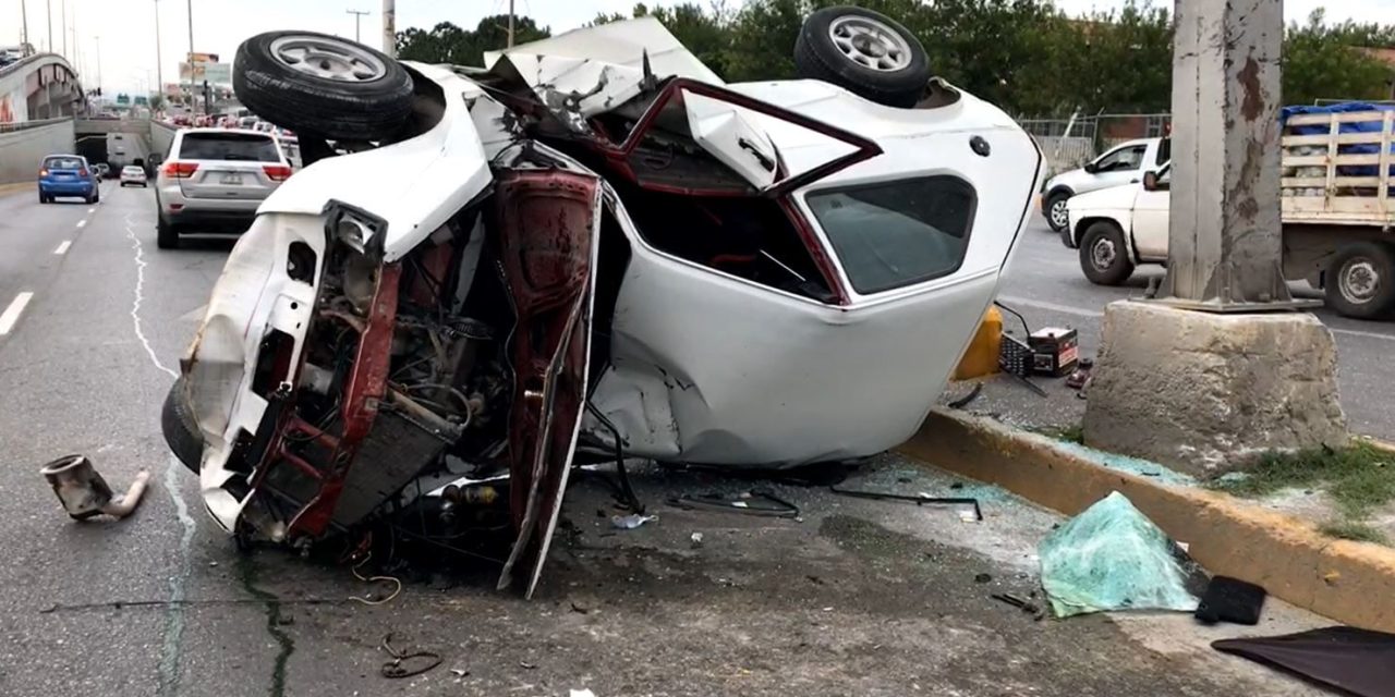 La libra de milagro, queda atrapado al chocar