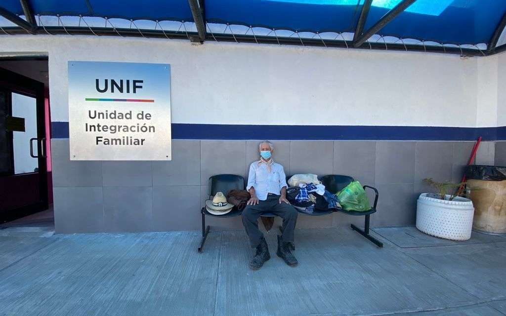 Hijos lo corren de su casa y cobran su pensión en Saltillo