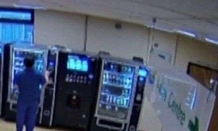 Enfermera le roba la tarjeta a una mujer muerta por Covid-19 para comprar dulces