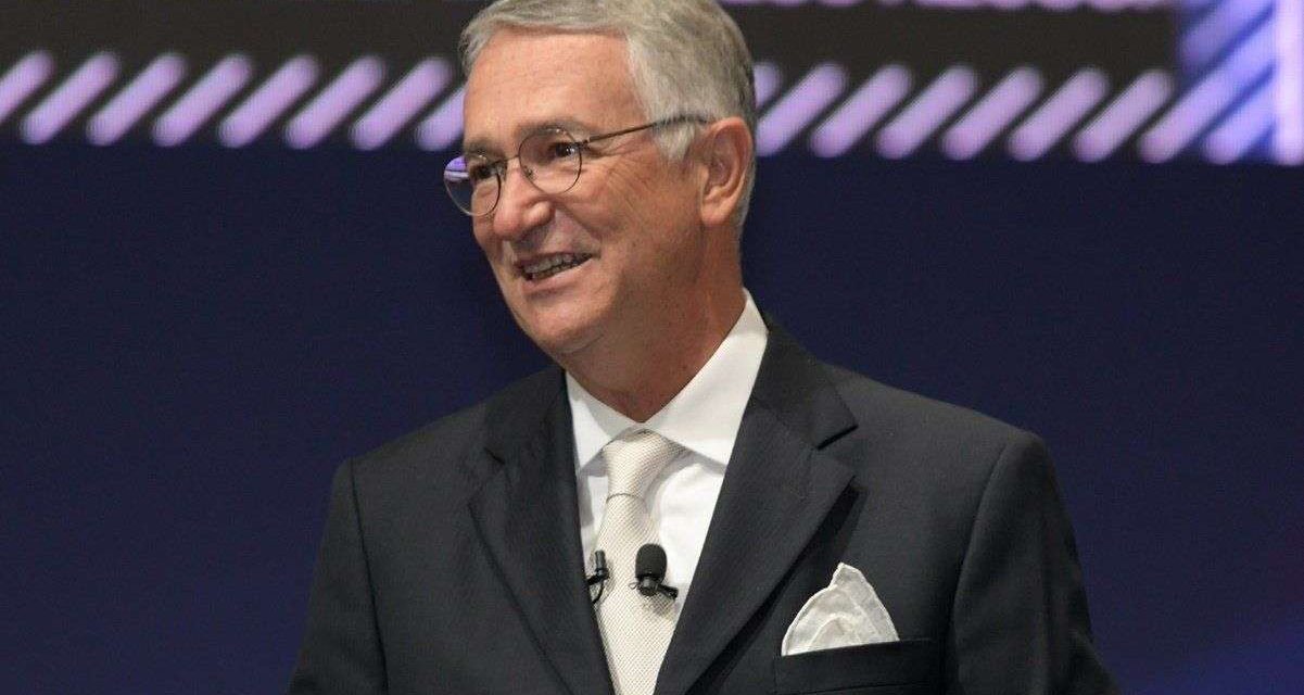Banco Azteca se prepara para aceptar bitcoin en México, anuncia Ricardo Salinas