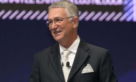 Banco Azteca se prepara para aceptar bitcoin en México, anuncia Ricardo Salinas