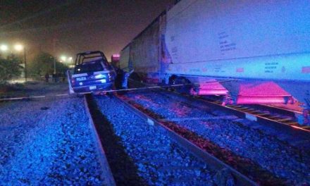 ¡Selfie fatal! mujer muere atropellada por un tren