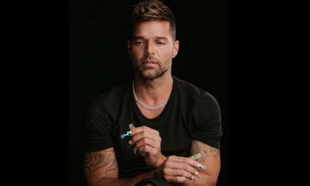 Ricky Martin saca ‘las garras’, se queja de la homofobia en redes