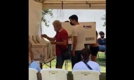 Tuca Ferretti votó en Nuevo León antes de irse de Monterrey