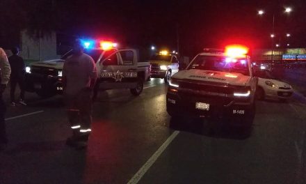 Termina volcando por conducir a exceso de velocidad en El Sarape Saltillo