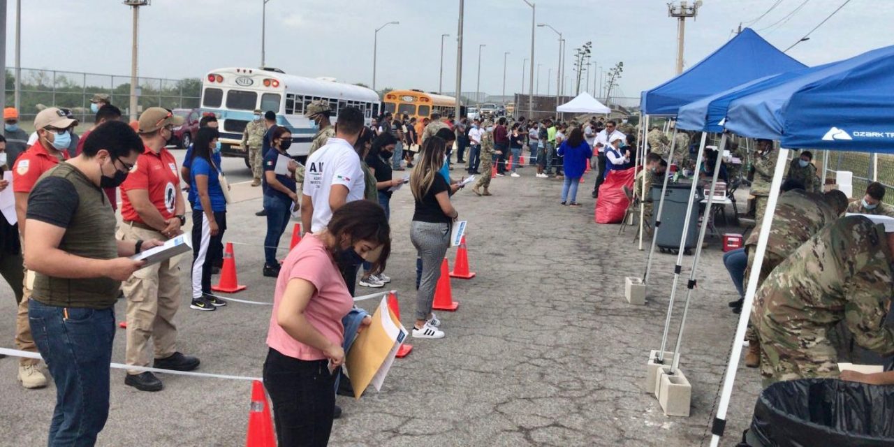 Aplican vacunas anticovid en puentes internacionales de Coahuila