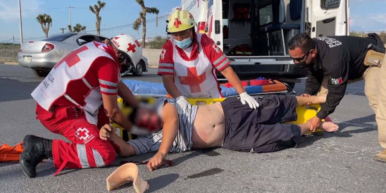 Al borde de la muerte tras chocar su motocicleta en Saltillo