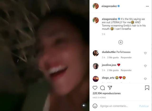 ‘Mis tet.. se me están saliendo’; Eiza González sufre al subirse a la montaña rusa