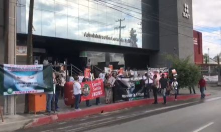 ‘Ese dinero no es Patrimonio Nacional, son nuestros ahorros’ Pensionados del IMSS exigen pago en Saltillo
