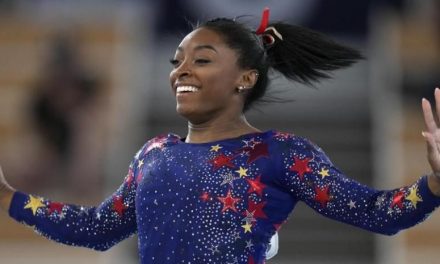 Simone Biles se retira de la competencia individual en Tokio 2020