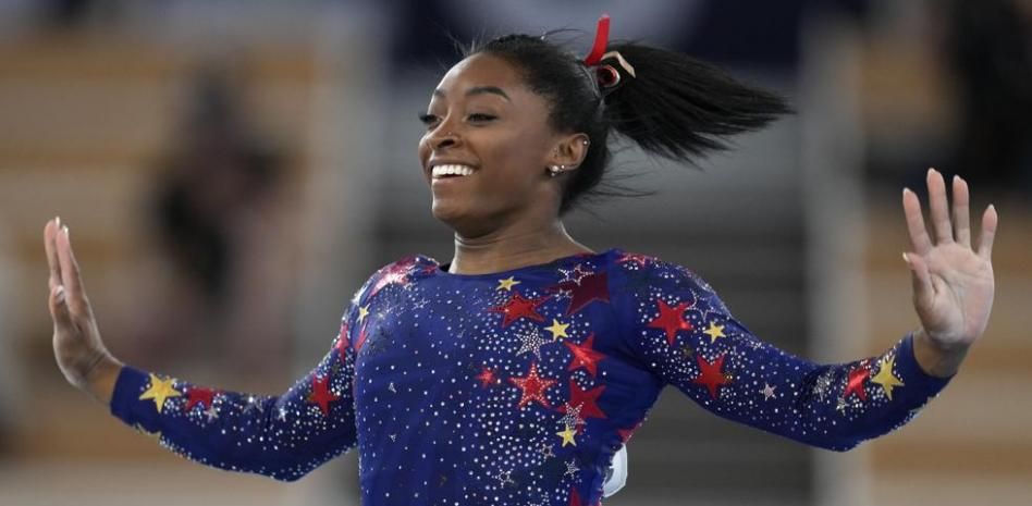 Simone Biles se retira de la competencia individual en Tokio 2020