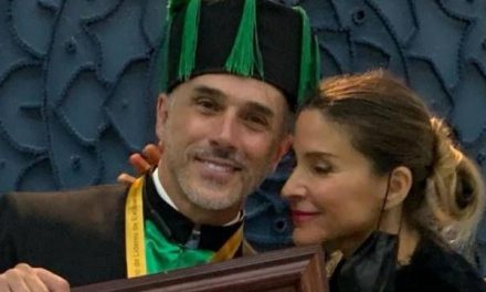 Sergio Mayer y Delfina Gómez reciben Doctorado Honoris Causa
