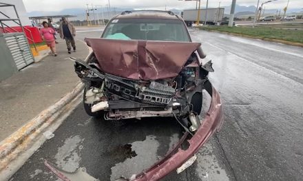 Aparatoso accidente en carretera a Zacatecas deja un par de lesionados
