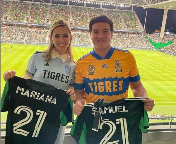 Samuel García se da un ‘break’ y asiste a partido de Tigres en Texas