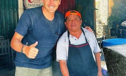 La extraña propina de Iker Casillas en una taquería en México… dejó sus tenis, 800 pesos y se fue descalzo