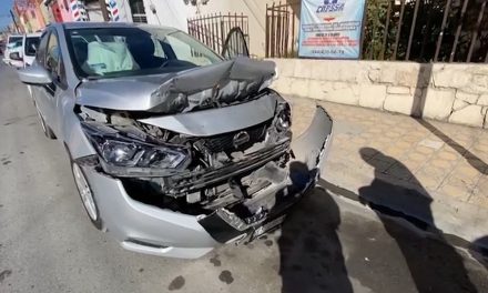 Hombre se distrae al volante y ocasiona choque en el centro de Saltillo