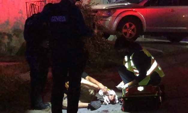 Jóvenes en moto provocan accidente en Saltillo; al tratar de huir derrapan y terminan lesionados