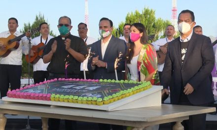 Celebró Saltillo 444 años de su fundación con las tradicionales mañanitas en el Mirador
