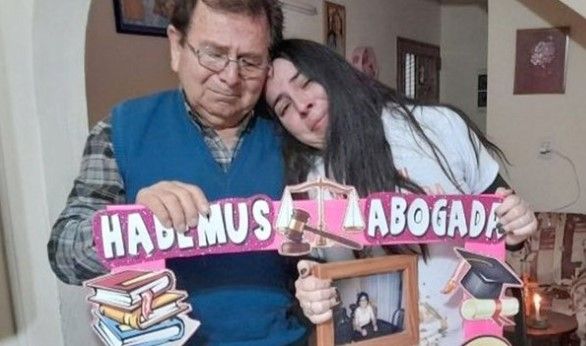 Historia de mujer conmueve al mundo… Pierde a su madre un día antes de recibir su título de abogada