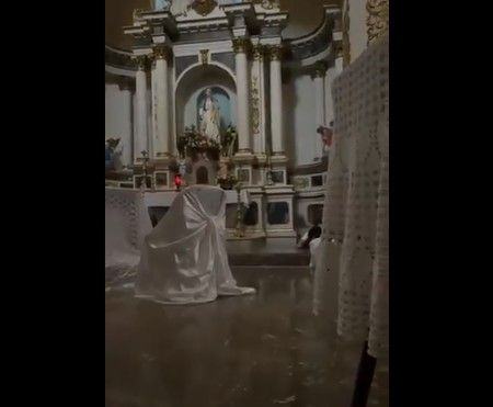 ¡Ay Dios mío!, feligreses se tiran al suelo por balacera entre sicarios en Sonora