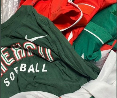 ¡Indignante! Selección de Softbol tira el uniforme mexicano a la basura