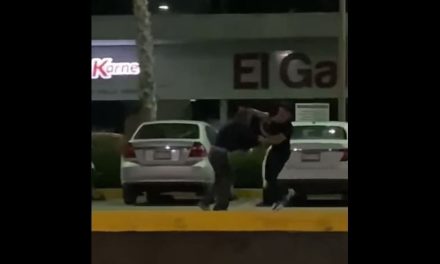 ¡Hay tiro! Joven se pelea con adulto mayor en estacionamiento al norte de Saltillo