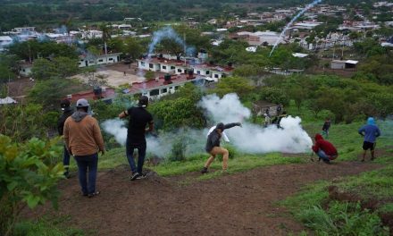 Reportan nuevo enfrentamiento en Aguililla, Michoacán, entre pobladores y militares